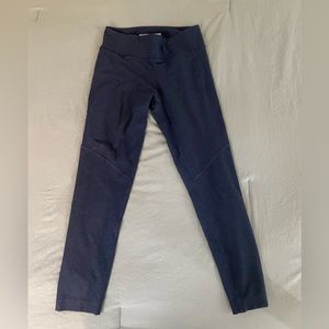 Outdoor Voices navy blue leggings, size Medium.